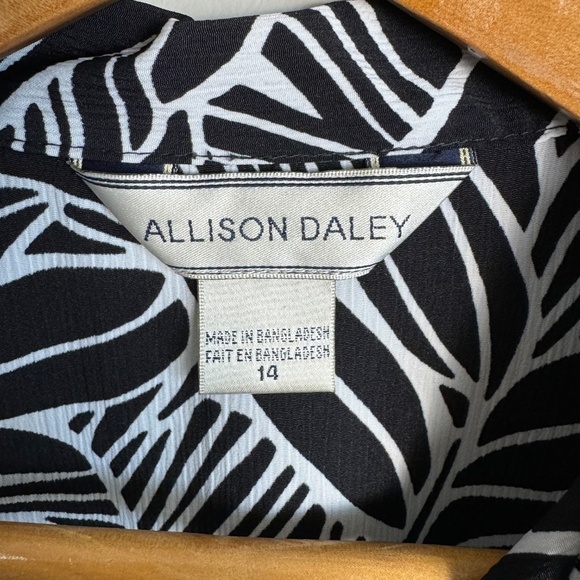 Allison Daley Black + White Abstract Leaf Short‎ Sleeve Button Up Blouse Size 14 - Picture 2 of 10